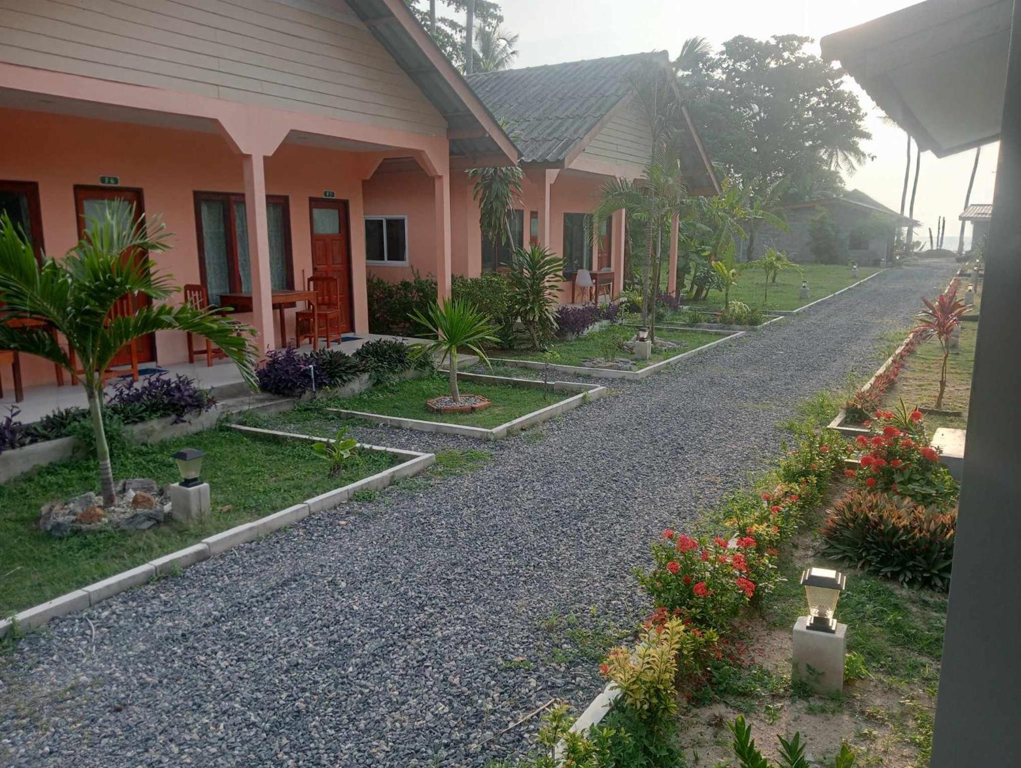 Scandinavian Beach Resort เกาะลันตา ภายนอก รูปภาพ