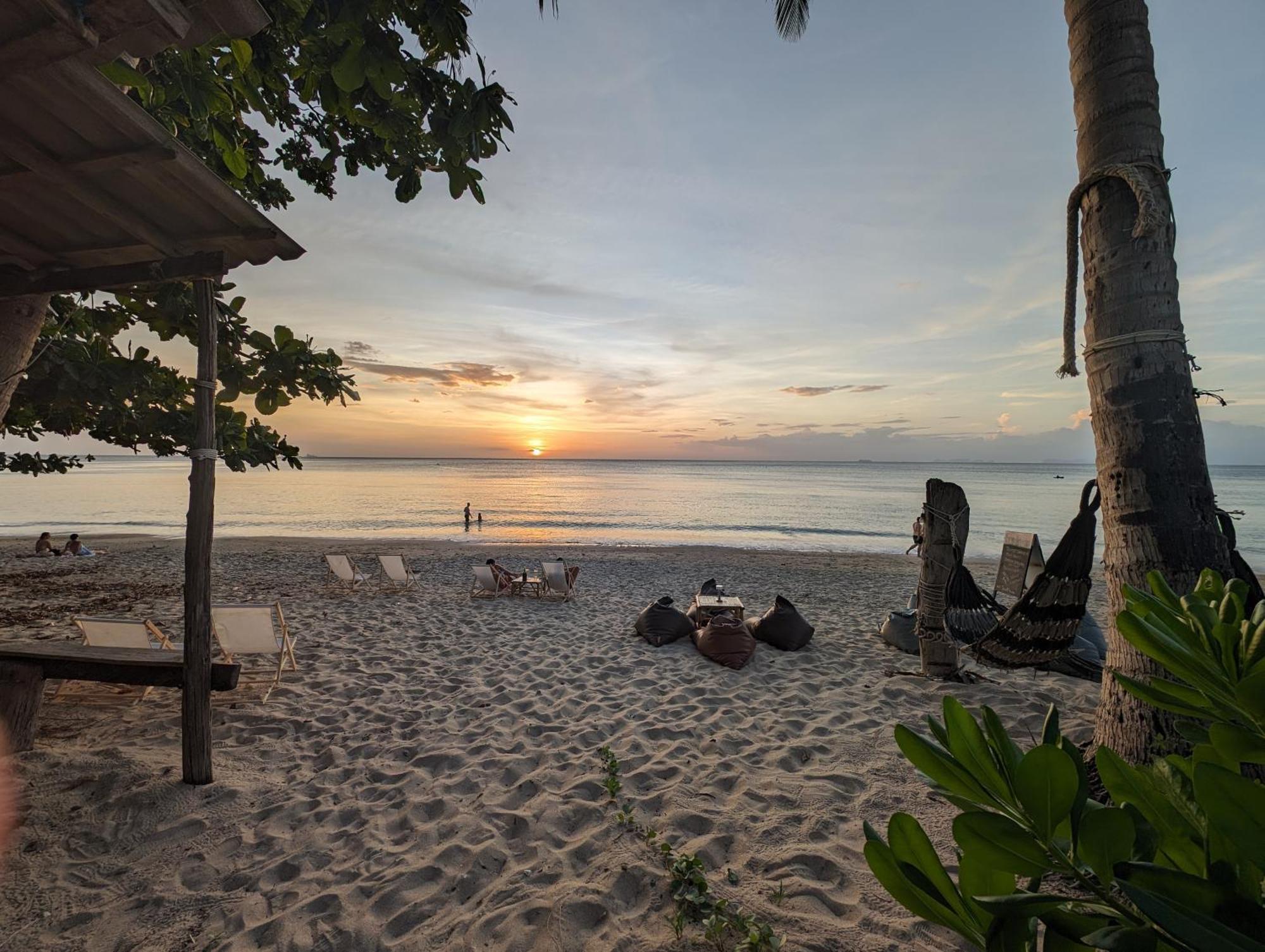 Scandinavian Beach Resort เกาะลันตา ภายนอก รูปภาพ
